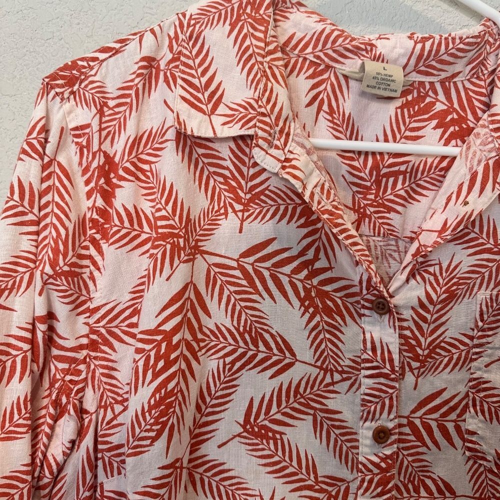 Duluth Button Front Top - Size Large - image 2